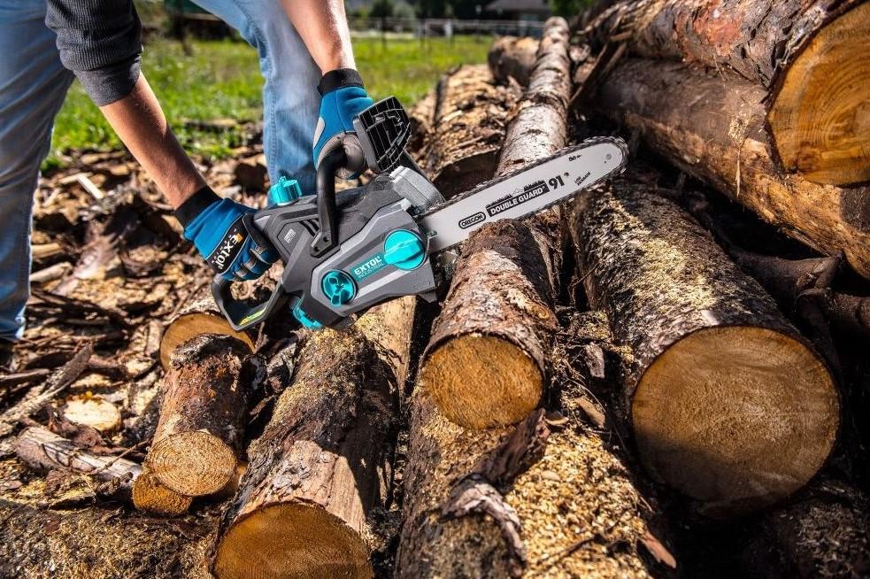 5 zásadních důvodů, proč vyměnit benzínovou pilu za akumulátorovou