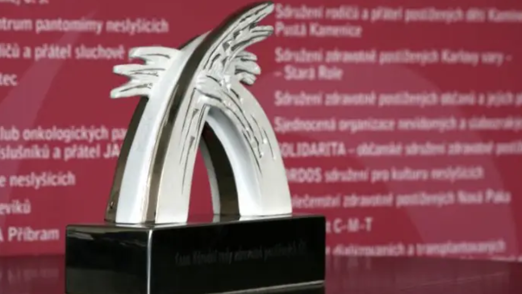 Ceny MOSTY za rok 2026: Nominujte ty, kteří pomáhají lidem se zdravotním postižením