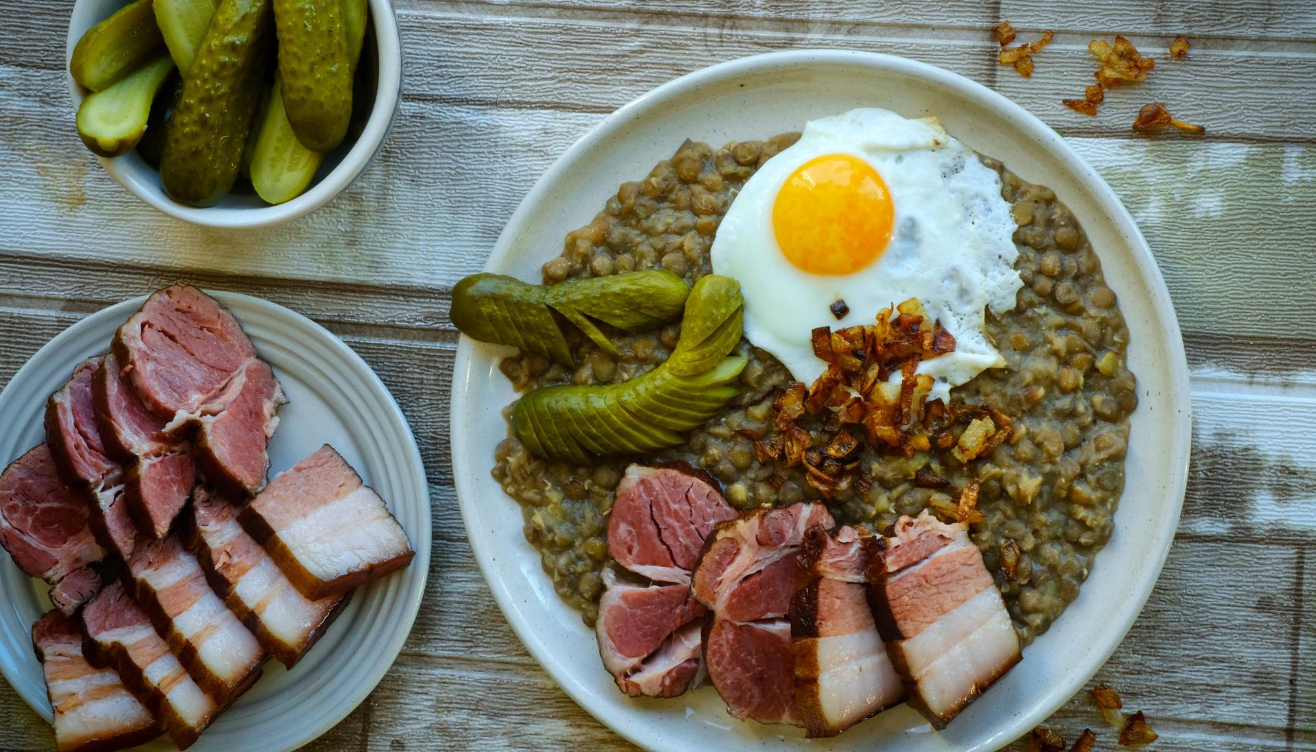 Čočka nakyselo s volským okem