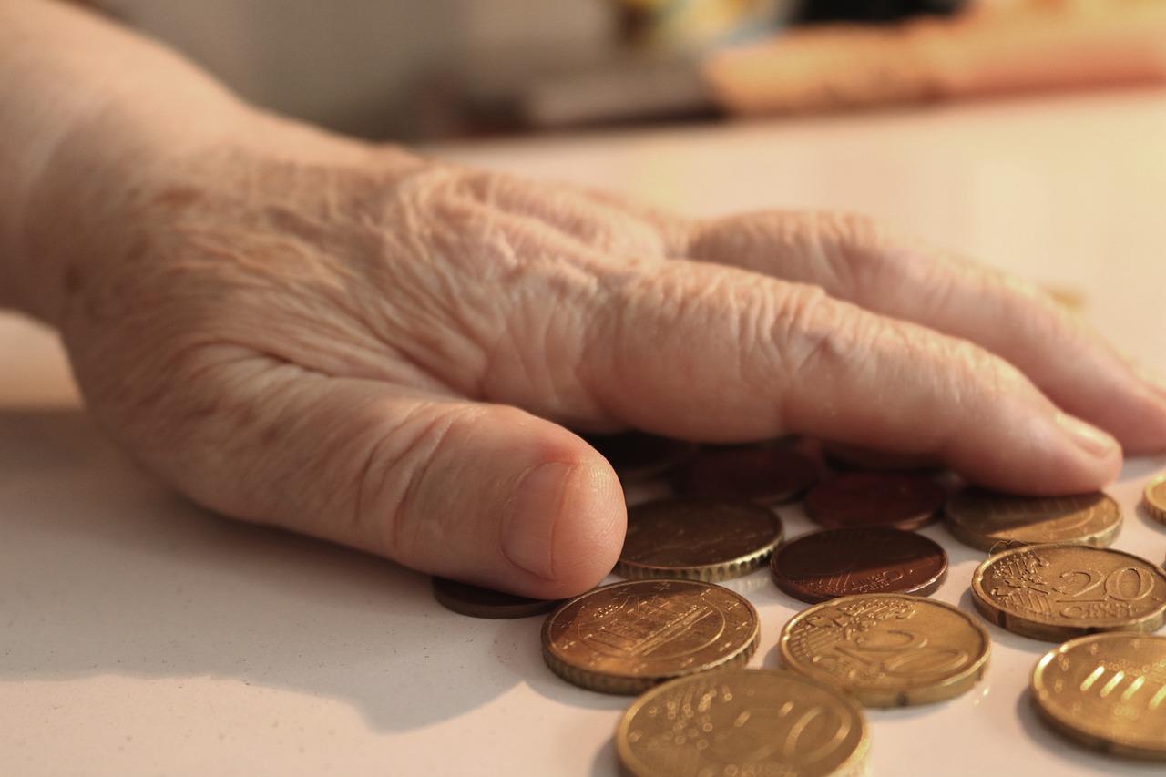 Důchody v lednu znovu porostou. V průměru se navýší o bezmála 400 korun, průměrný starobní důchod tak dosáhne 20 700 korun