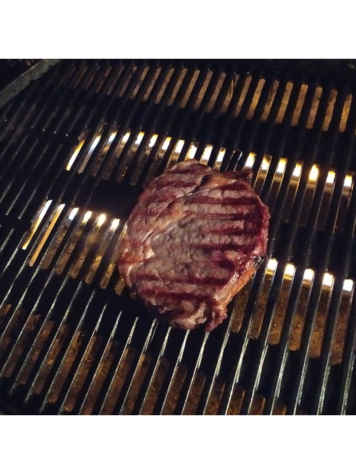 Grilovaný steak s bylinkovým máslem