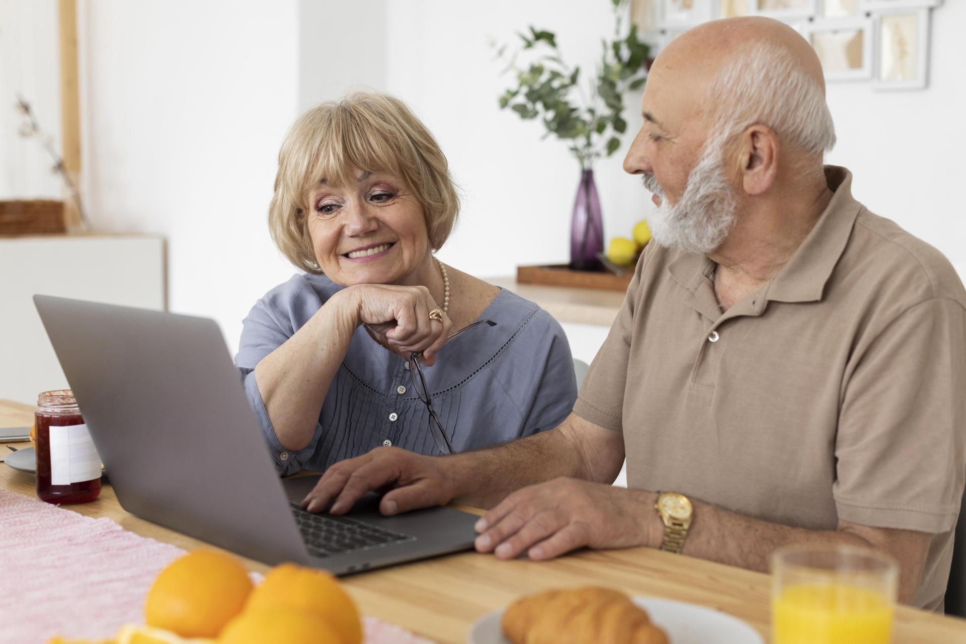 Jak může umělá inteligence pomáhat seniorům v praxi
