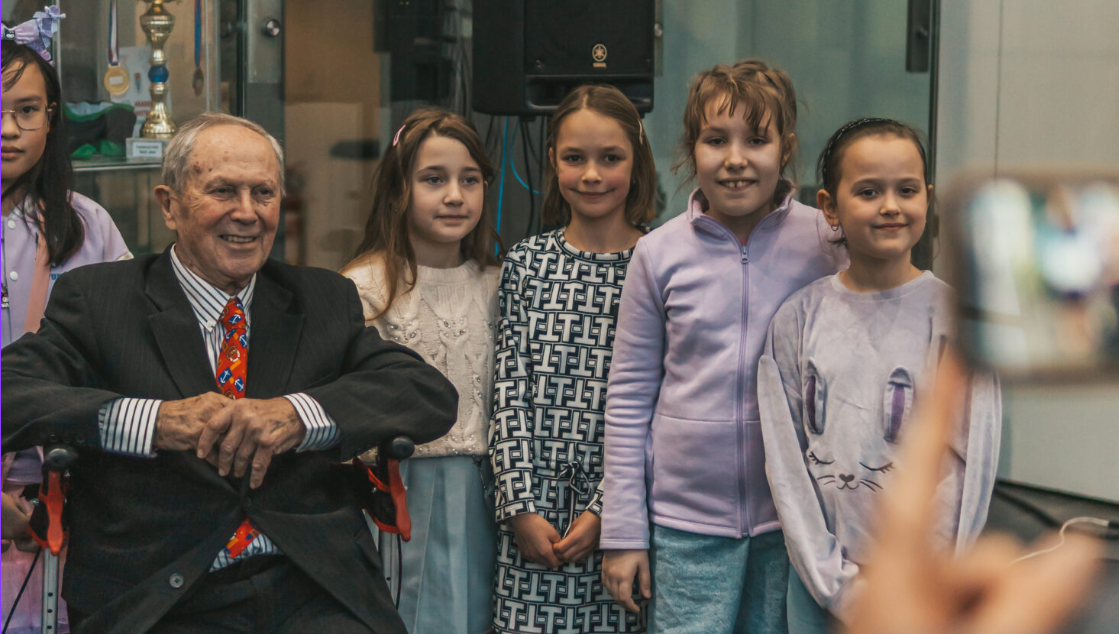 Křest kalendáře Spokojeného domova propojil děti, seniory i známé osobnosti