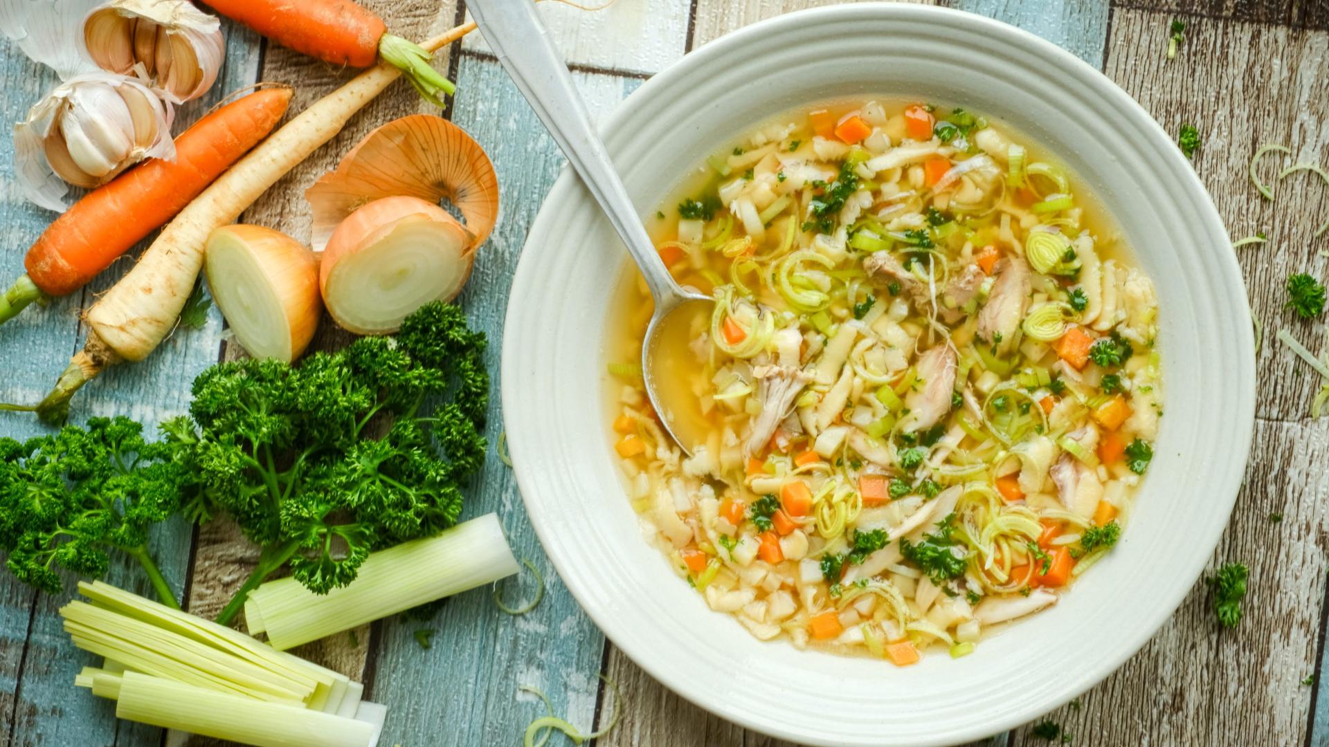 Kuřecí polévka se strouháním