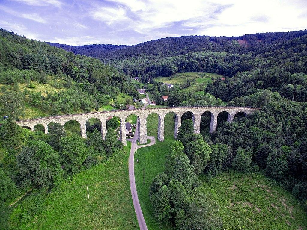 Novinský železniční viadukt, monumentální stavba i technický pokrok
