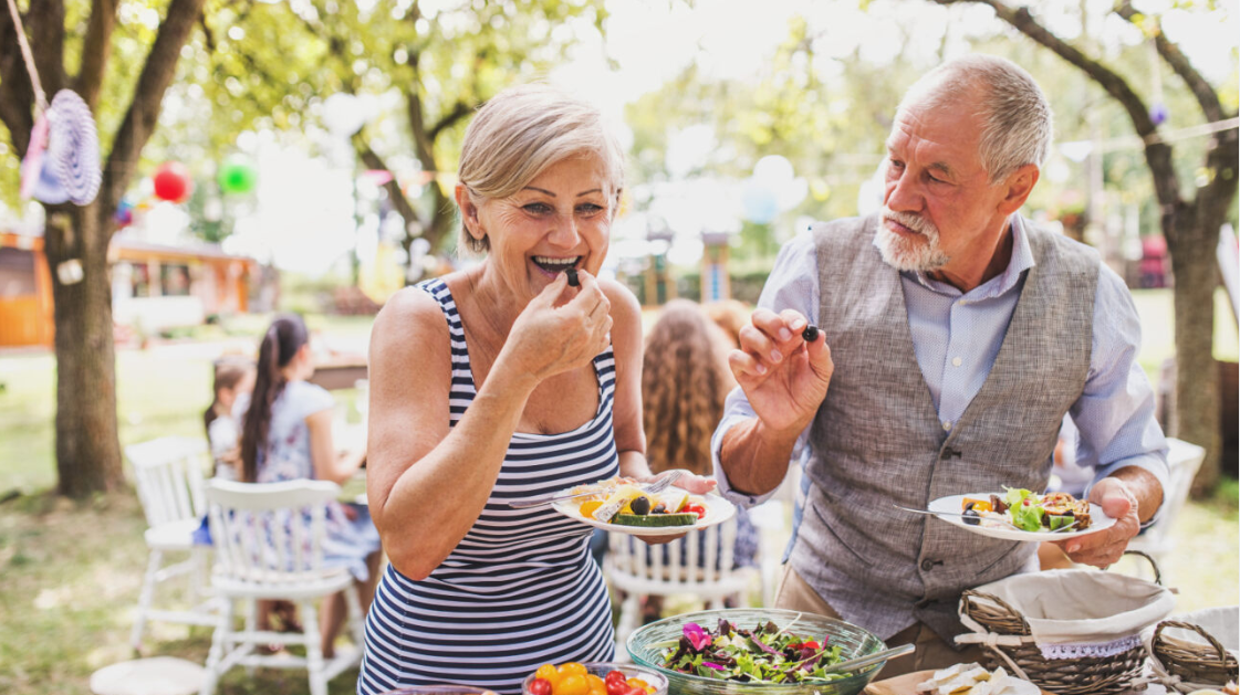 Obec přátelská rodině a seniorům: Ministerstvo rozdělí dotace na podporu aktivního stáří a sousedské pomoci