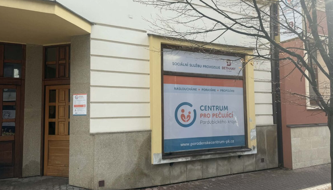 Pečujete o své blízké a docházejí vám síly? Příběh jedné studentky ukazuje, že pomoc existuje