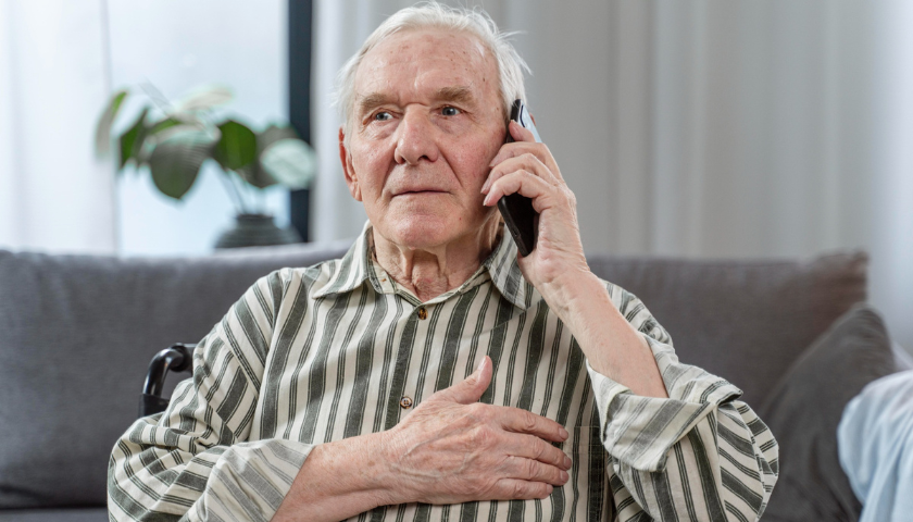 Podpora zvýhodněných tarifů na telefon a internet pro lidi v nouzi pokračuje i po zavedení „superdávky“
