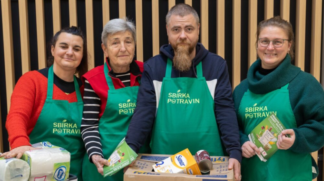 Sbírka potravin: Přes 700 tun jídla míří k seniorům a rodinám v nouzi