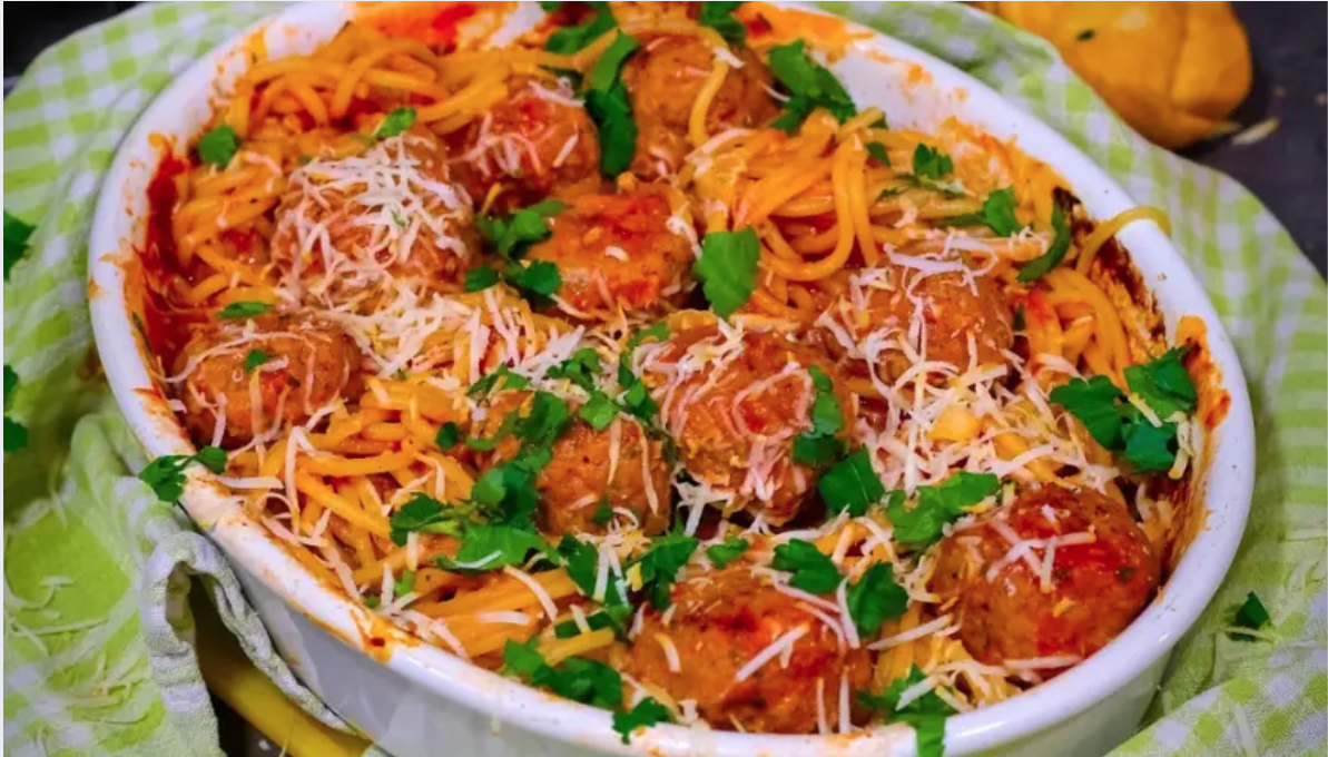 Špagety a masové kuličky v rajčatové omáčce