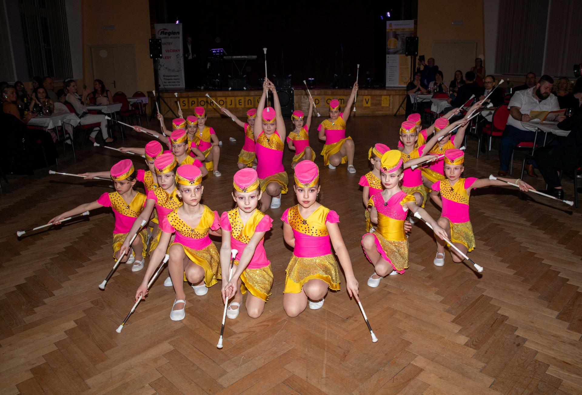 Mažoretky - Bál Spokojeného domova