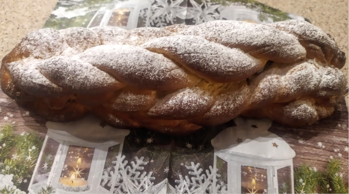 Vánočka z devíti pramenů