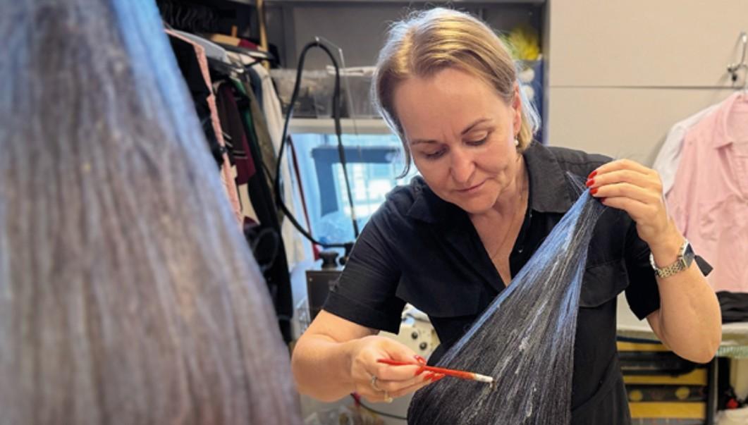 Žádný den není stejný. Rekvizitářka Martina Turynová poodhaluje zákulisí Hudebního divadla Karlín