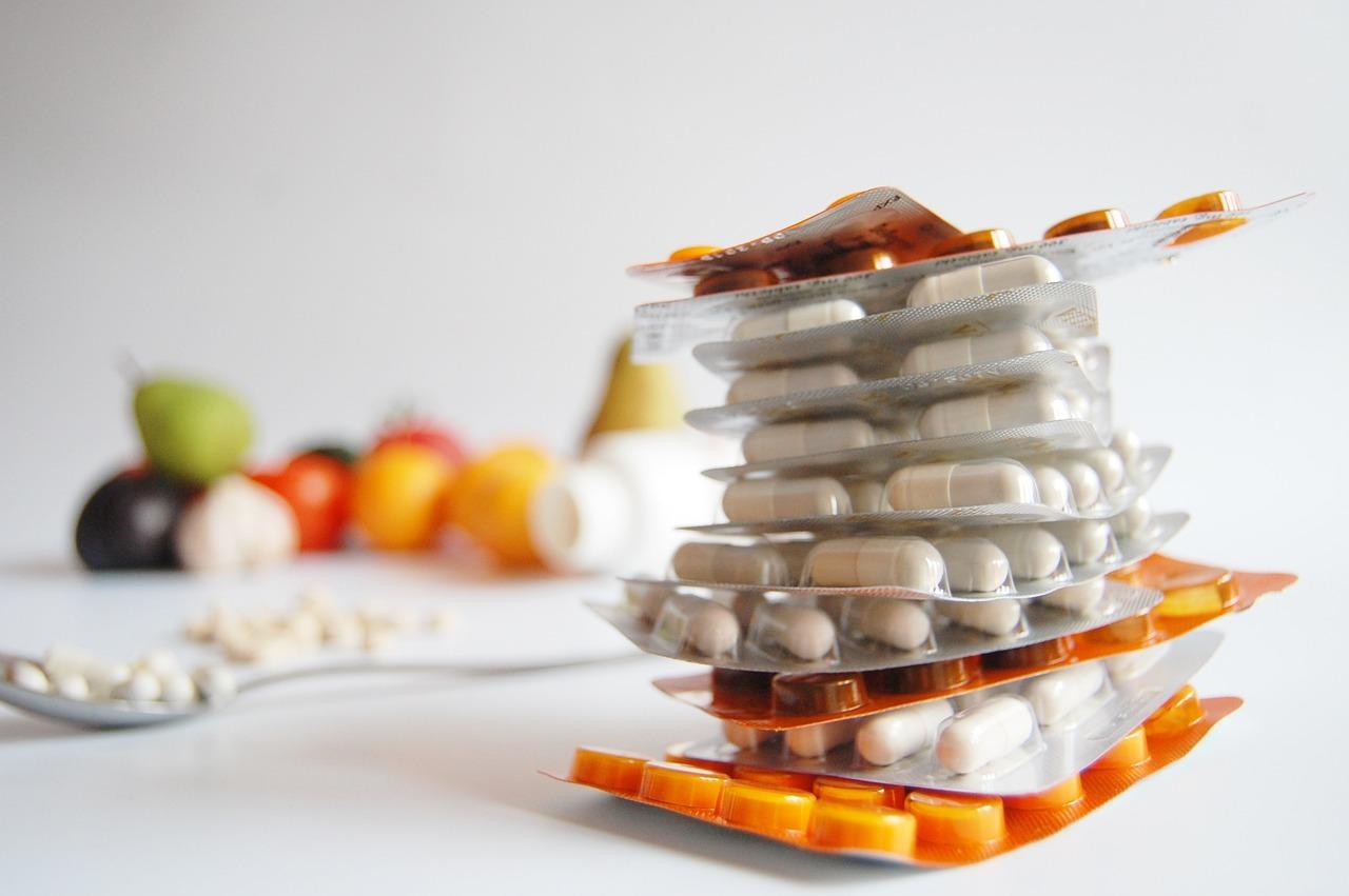 Zásoby a plánované dodávky antibiotik v tabletové i sirupové formě pro sezónu respiračních onemocnění jsou dostatečné, další jednání s distributory a držiteli licence nadále probíhají