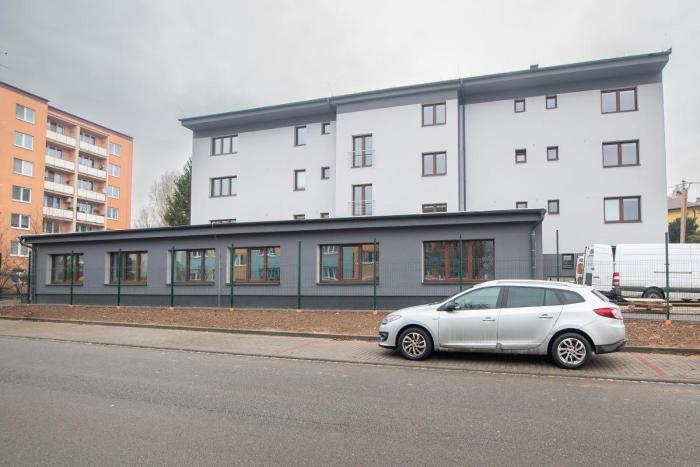 Bezpečné bydlení pro seniory? To vše pro ně řeší bytový dům v Bílovci