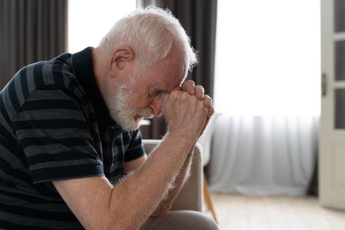 Starší nešťastný muž