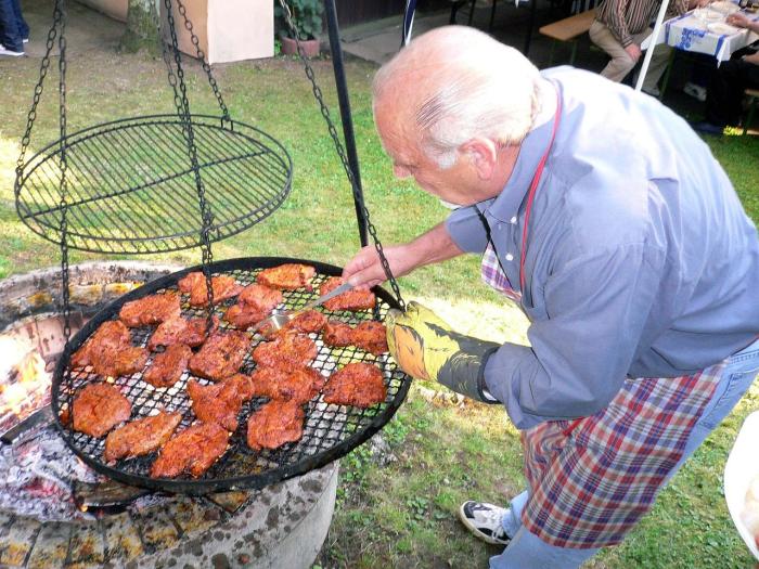 Rozpalte grily. Grilovací sezona začíná