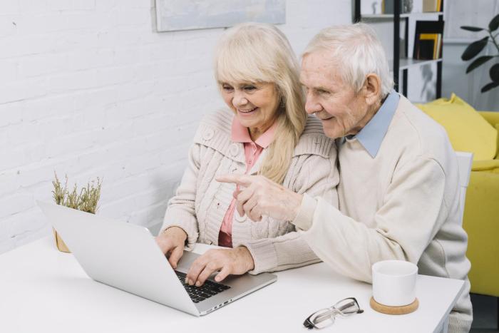 Seniorský pár a digitální bezpečnost